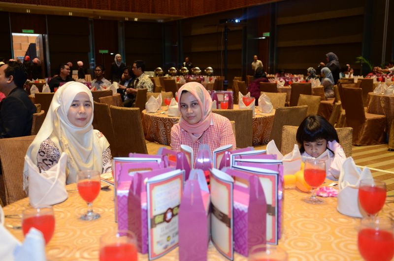 Hi tea alumni  14  051